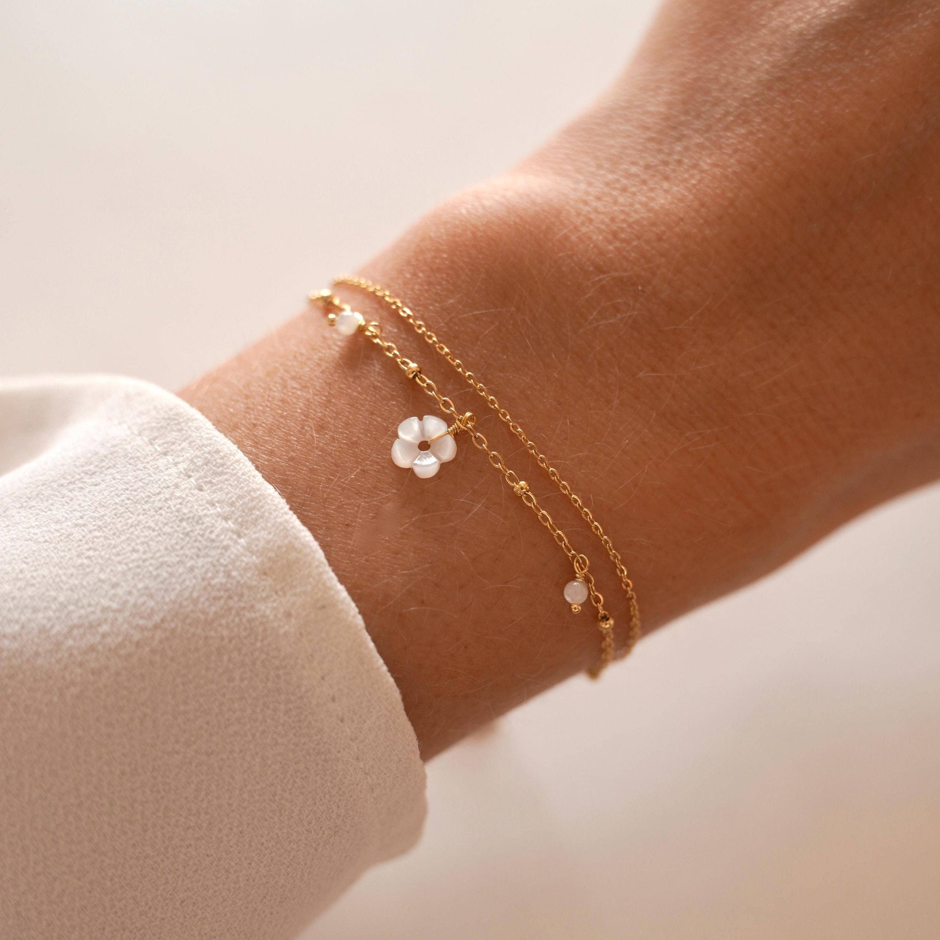 Bracelet fleur & perles blanches