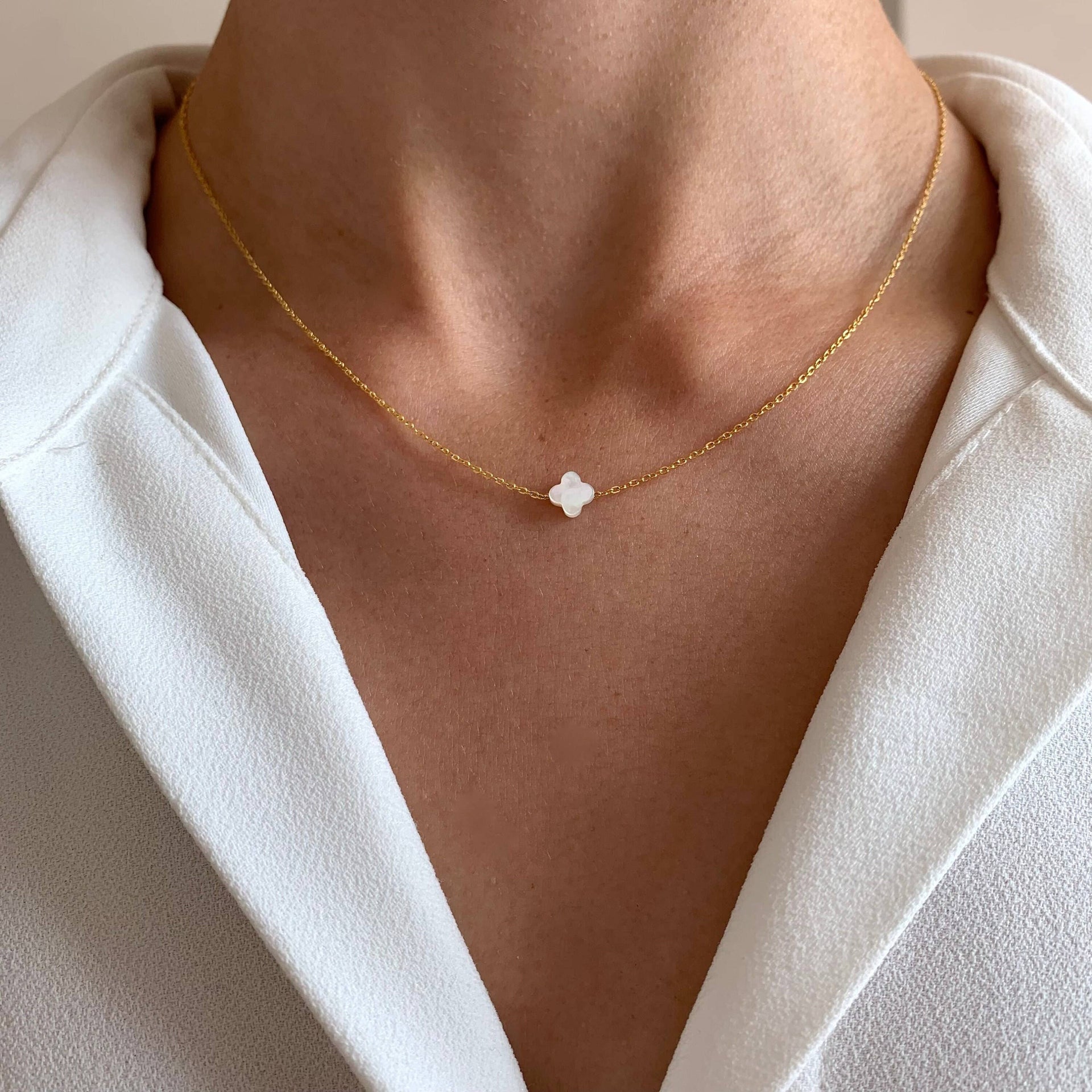 Collier acier inoxydable pendentif trèfle blanc