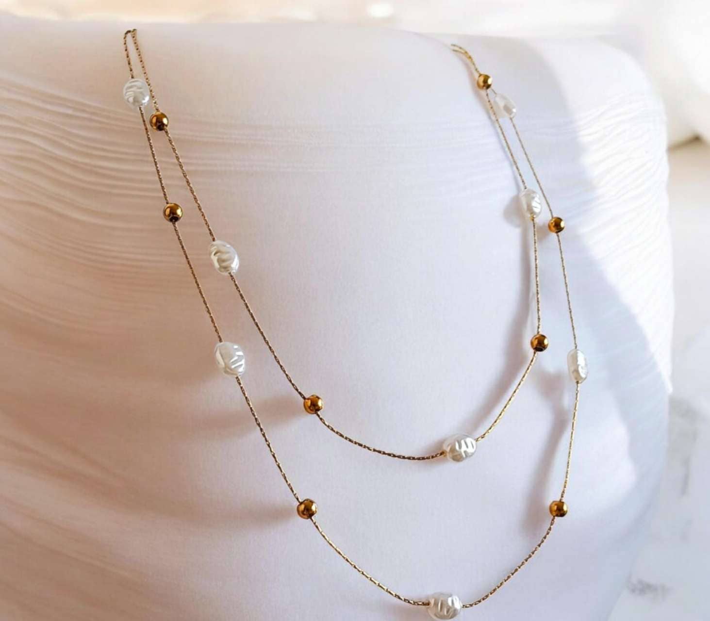 Collier double Chaine avec perles baroques en acier Plaqué Or