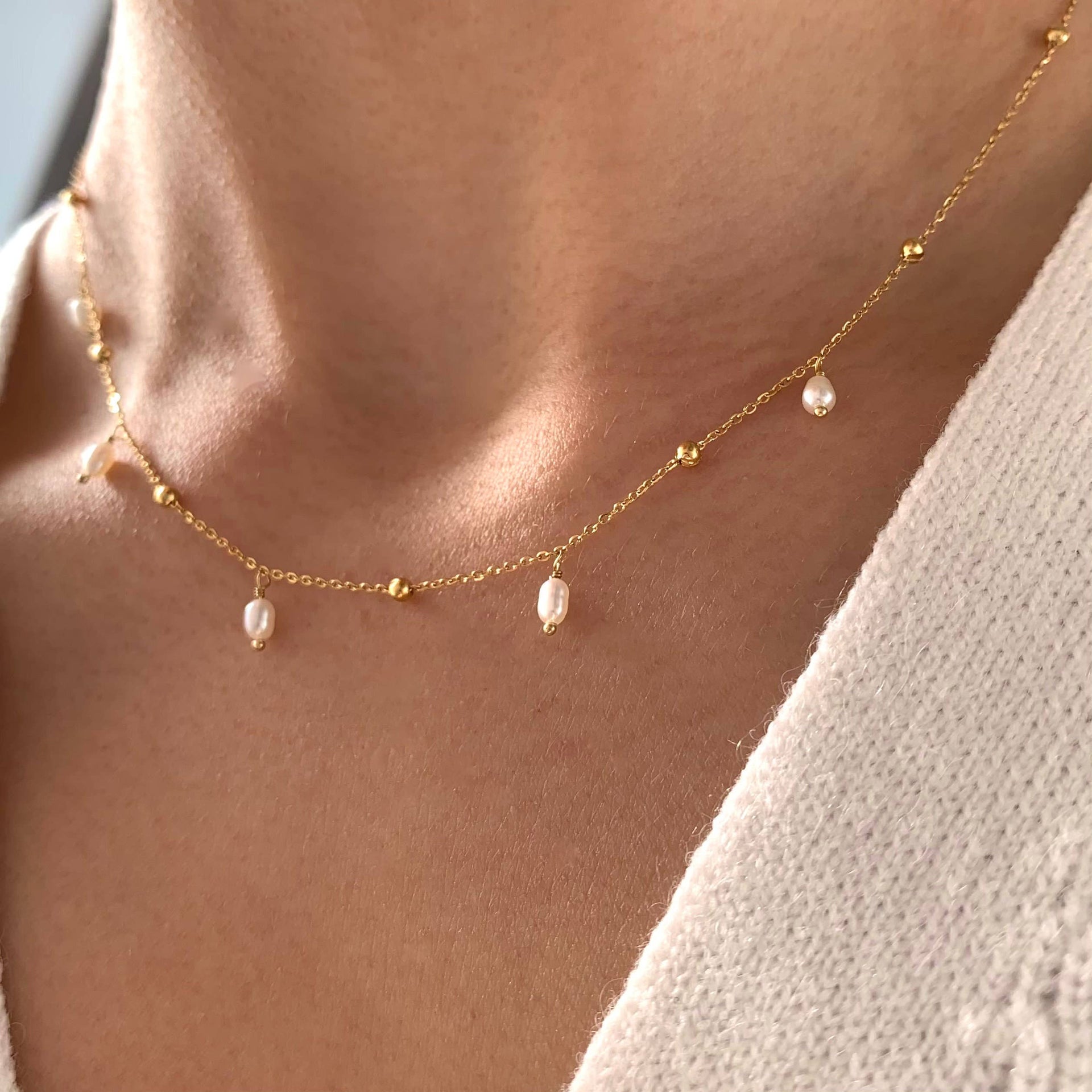 Collier acier chaine billes perles blanches