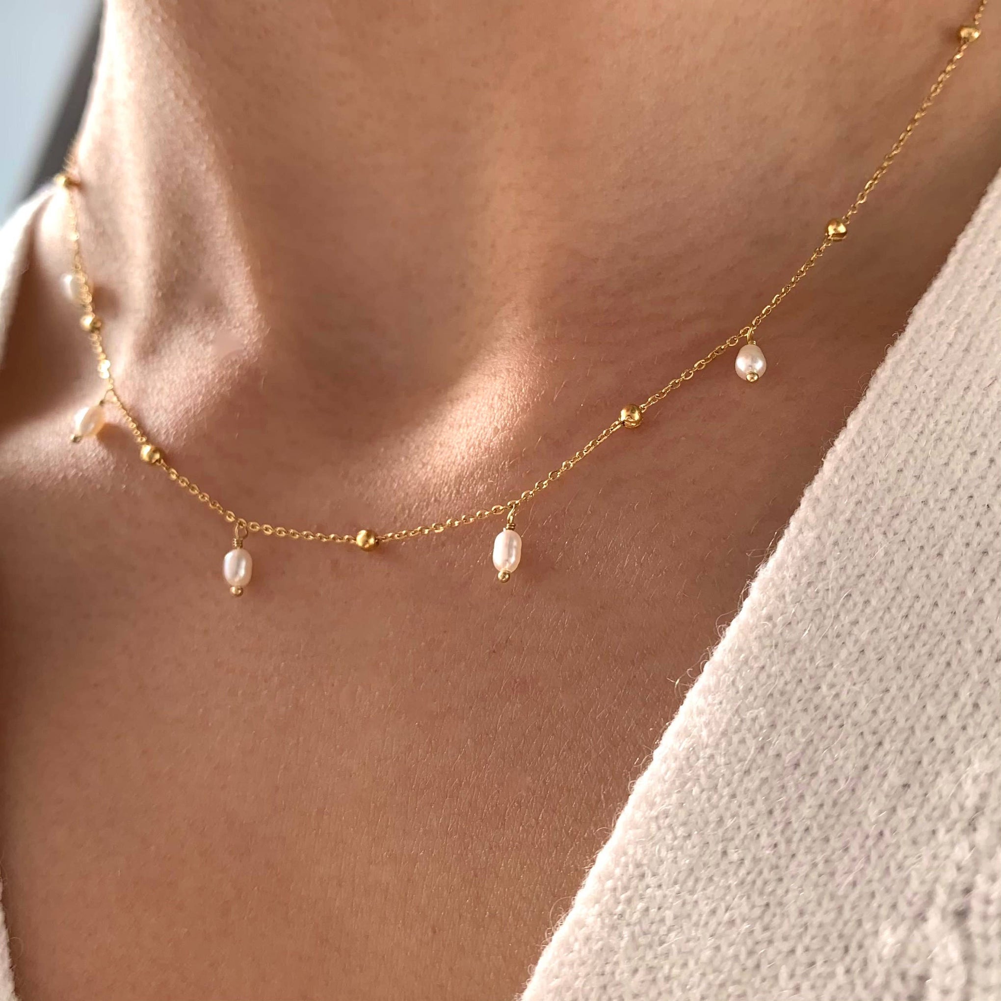 Collier acier chaine billes perles blanches