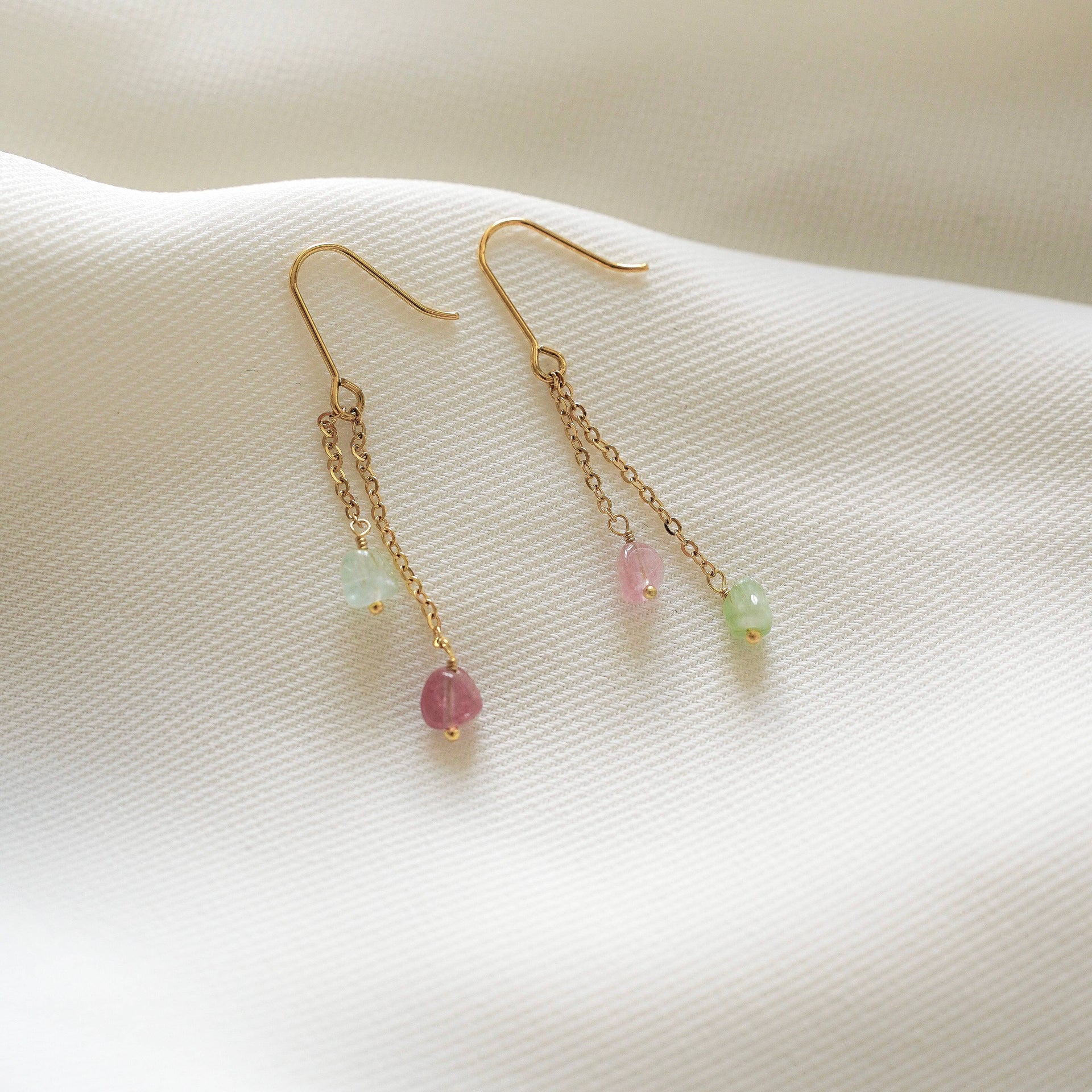 Boucles d'oreilles pendantes chaines pierre tourmaline