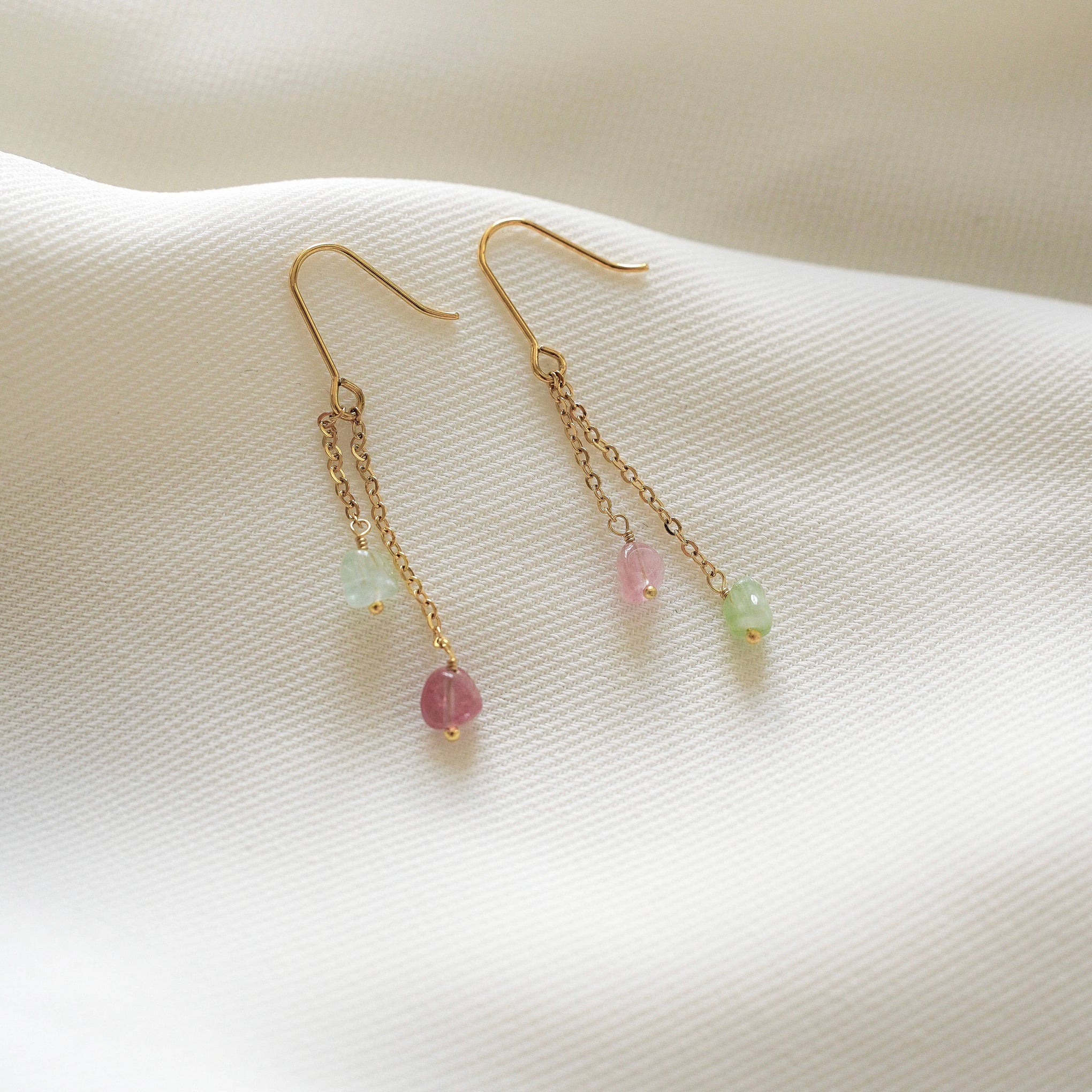 Boucles d'oreilles pendantes chaines pierre tourmaline