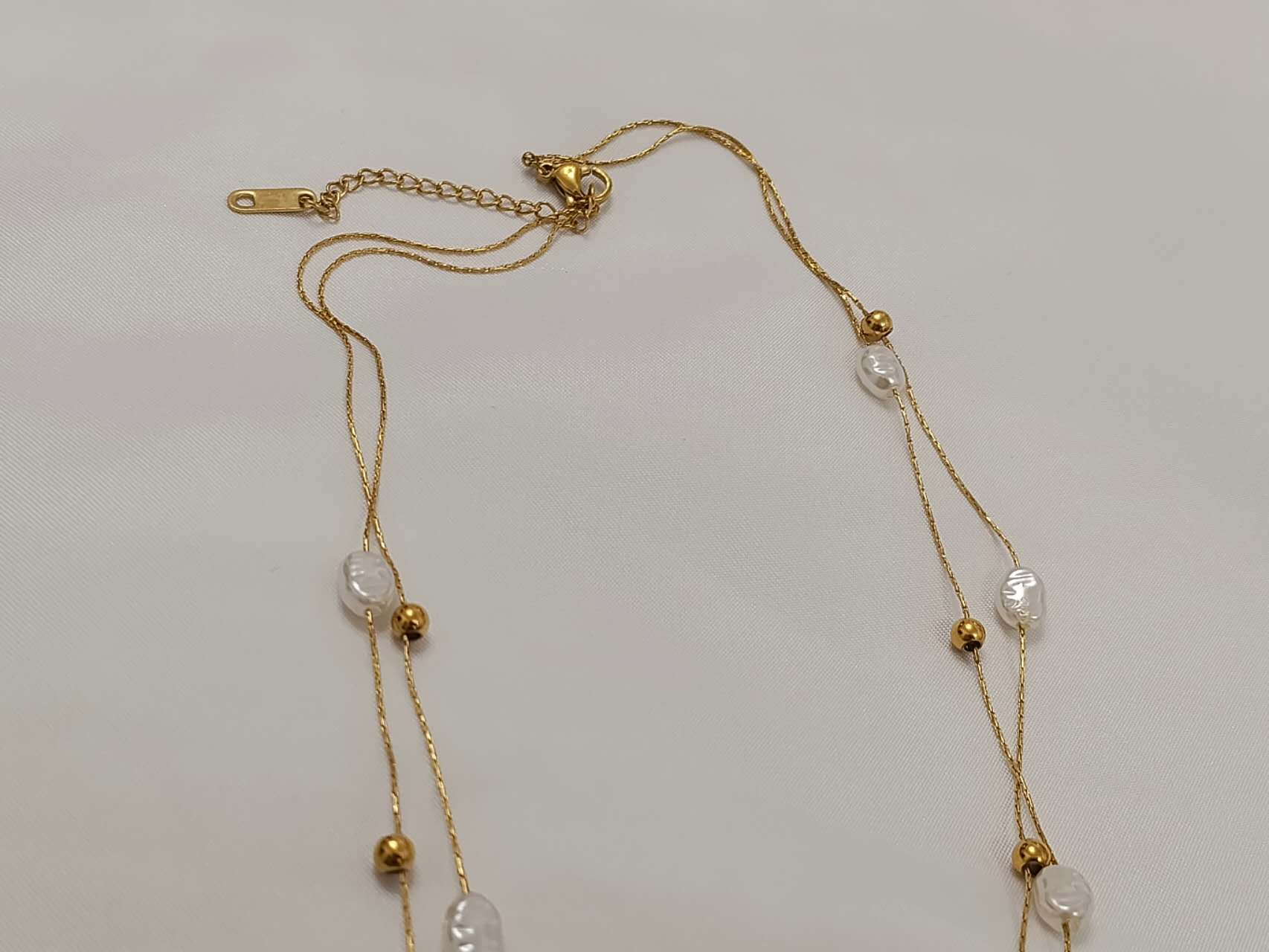 Collier double Chaine avec perles baroques en acier Plaqué Or