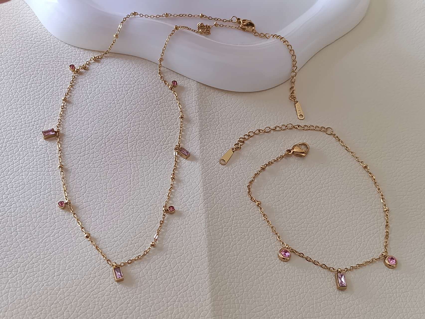 Set collier ras-de-cou avec zircones roses et bracelet en acier Plaqué or 18K