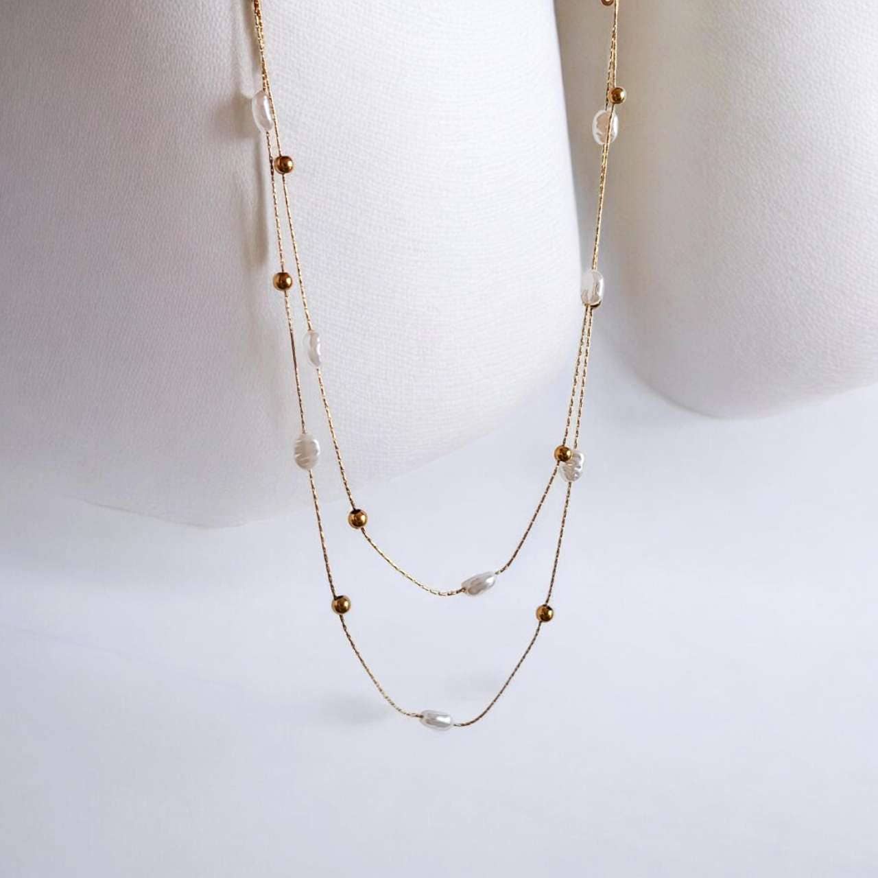 Collier double Chaine avec perles baroques en acier Plaqué Or