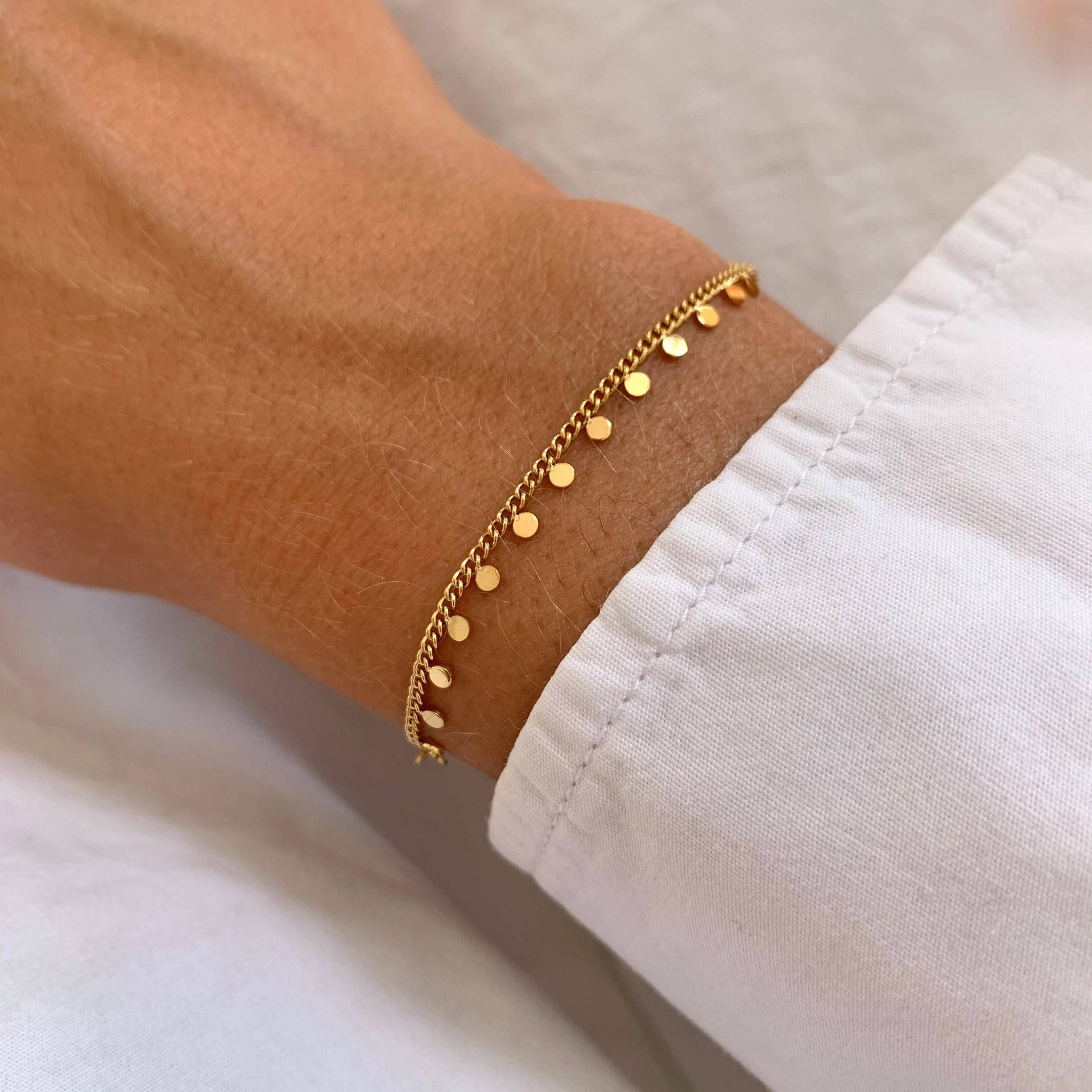 Bracelet fin doré en acier inoxydable